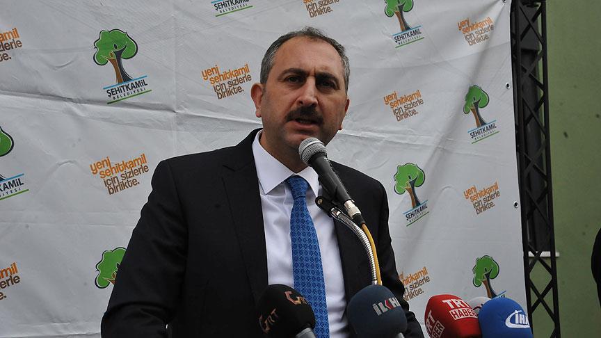 Gül: Dünyada İslam'ın barış ve selametine leke getirenleri kınıyorum