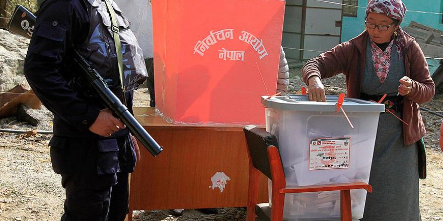 Nepal'de 11 yıl aradan ilk genel seçim yapıldı