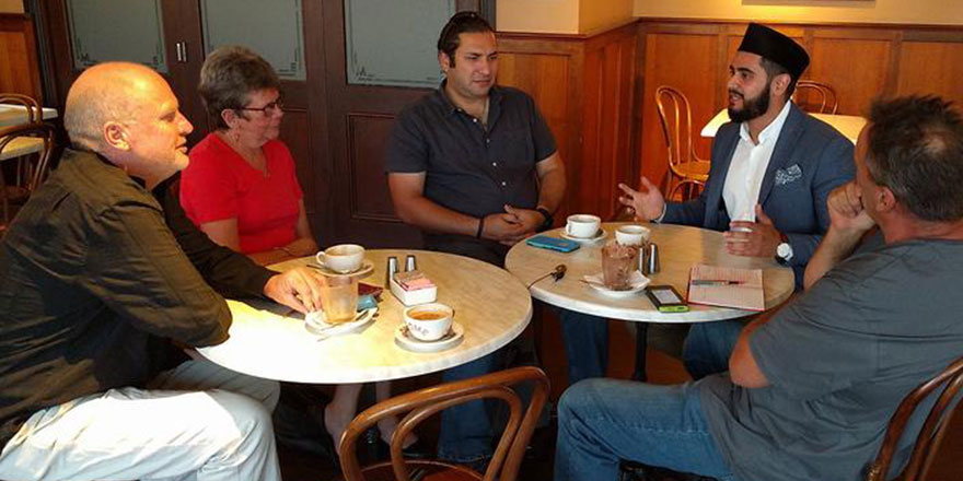 'Kahve ve İslam' diyen imam, bir çok insanı İslam'a yaklaştırdı