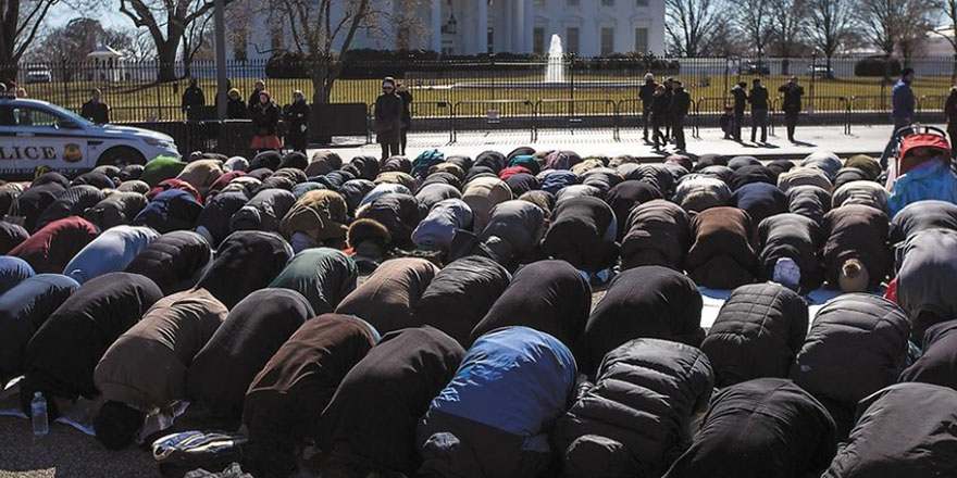 Amerika'da namaz kıldıracak hoca sayısında sıkıntı var