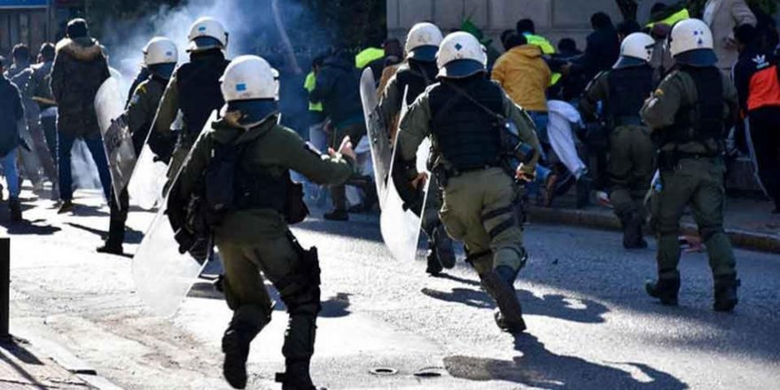 Yunan taraftarlar Müslümanlara saldırdı, nedeni ise...