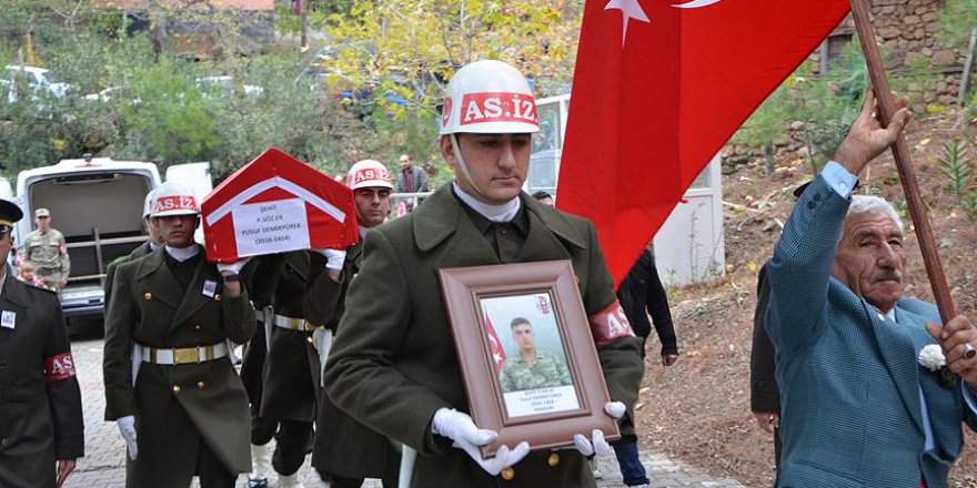 Kayalıklardan düşerek şehit olan asker son yolculuğuna uğurlandı
