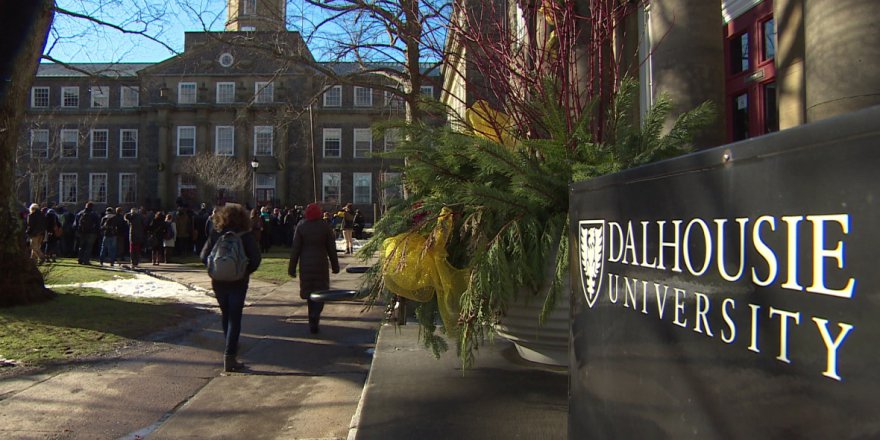 İskoçyalı öğrenciler 'Acil başörtüsü odası' hazırladı