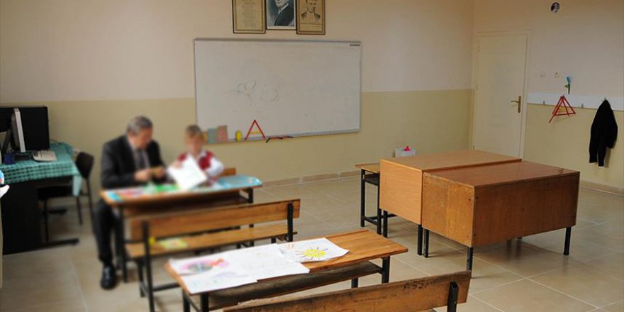 TÜİK'ten okullara mobilya yardımı