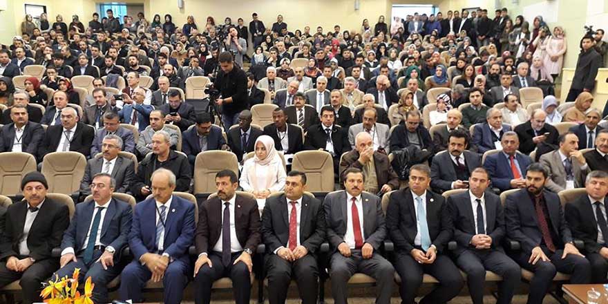 Yaratılış Kongresi başladı: Bazı insanlar maymunlaştı!