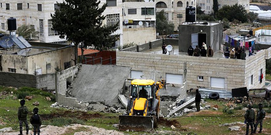 İsrail askerleri Filistinli tutuklunun ailesine ait evi yıktı