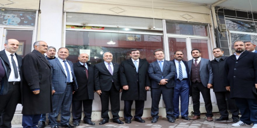 Fakıbaba, Iğdır'da 30 yıl önce çalıştığı iş yerini ve evini ziyaret etti