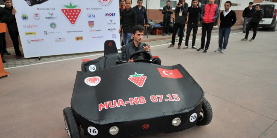 İmam hatip öğrencilerinin "15 Temmuz" adını verdikleri prototip aracı tanıtıldı