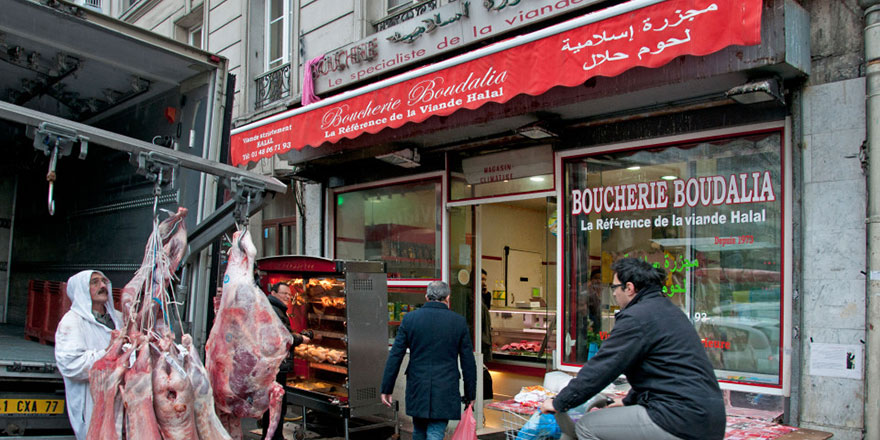 İçki ve domuz eti satmayan helal marketi kapattılar