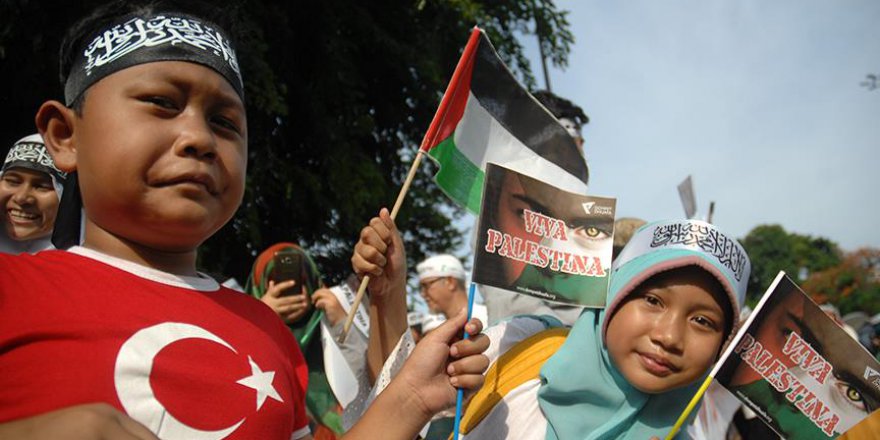 Endonezya'da ABD Büyükelçiliği önünde Kudüs gösterisi