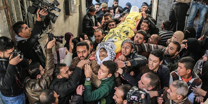 Gazze şehitlerini uğurladı