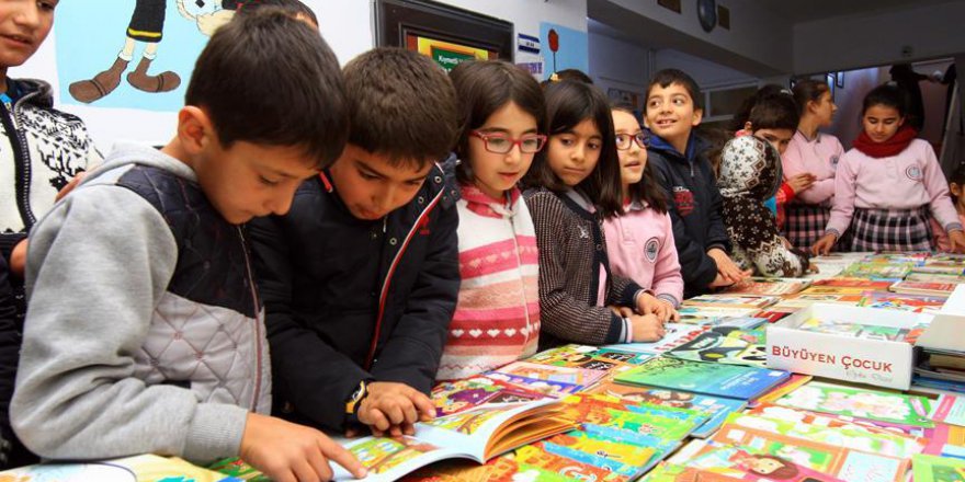 Gezici kütüphane köy okullarının hizmetinde