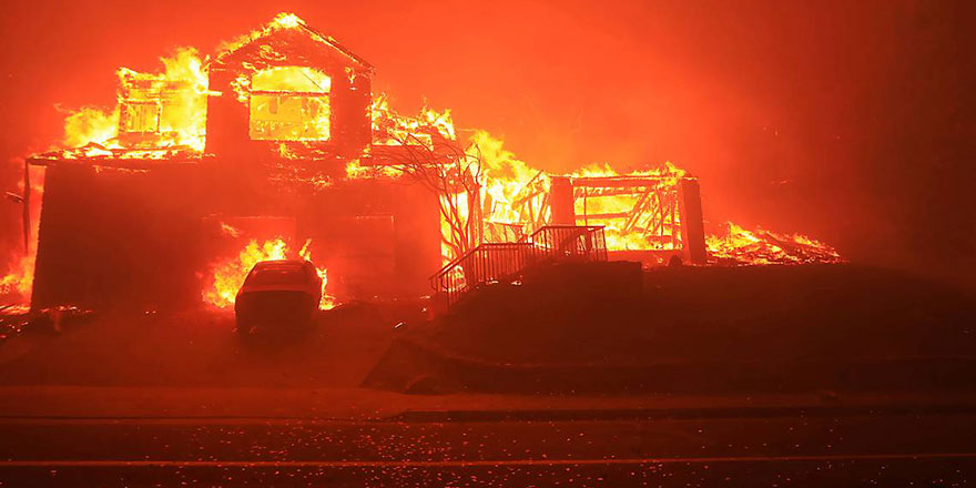 Kaliforniya yangını ilk kurbanını verdi