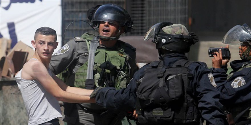 İşgalci İsrail askerleri 12 yaşındaki Filistinli çocuğu gözaltına aldı