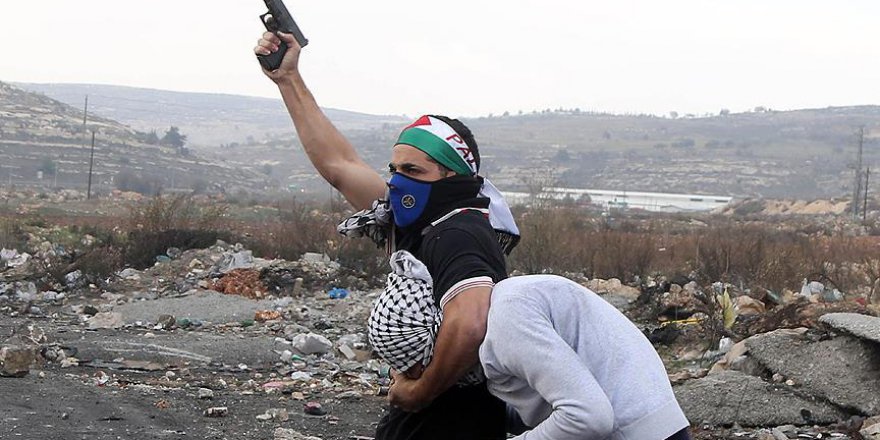 Filistinlilerin arasına gizlenen İsrail polisinden müdahale