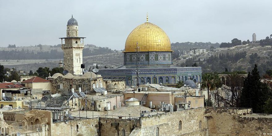 Fanatik Yahudiler Mescid-i Aksa'ya baskın düzenledi
