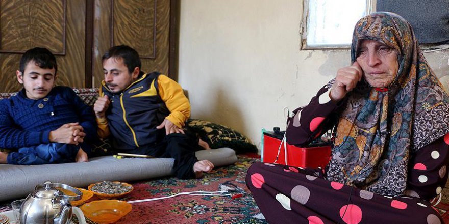 Kemikleri eriyen dört Suriyeli çocuğun tek umudu anneleri