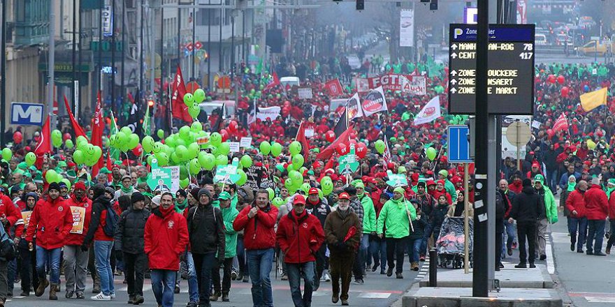 Brüksel'de çalışanlardan 'emeklilik' protestosu