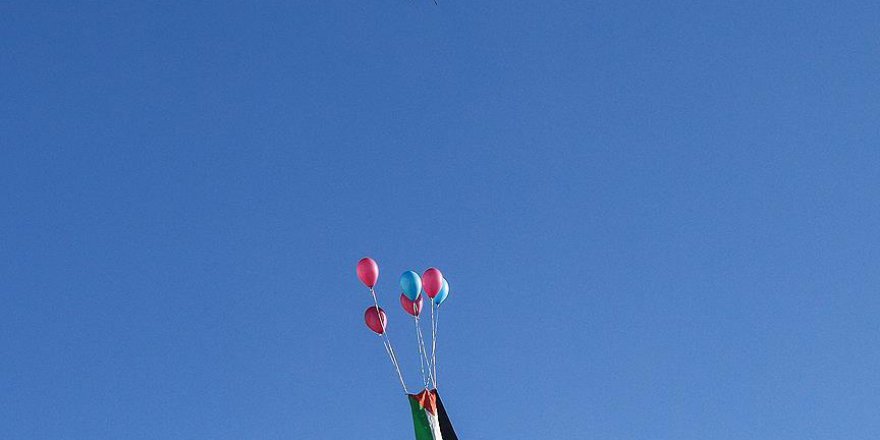 Kudüs'te bayrak savaşı sürüyor