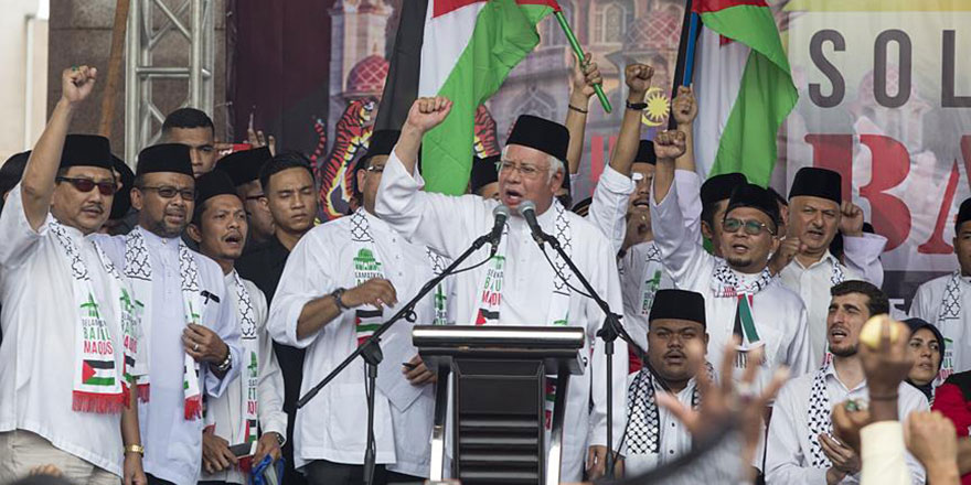 Malezya halkı devletine sahip çıktı