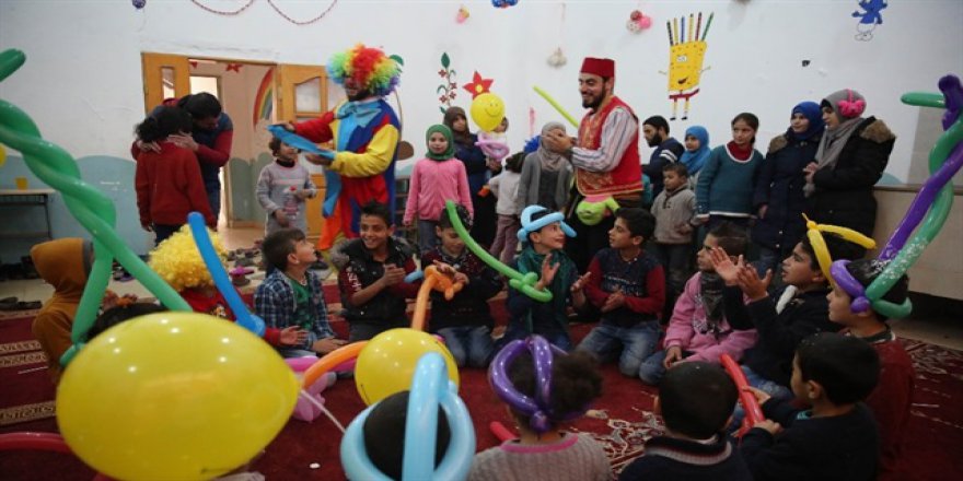 İHH'dan Fırat Kalkanı bölgesindeki çocuklara yardım