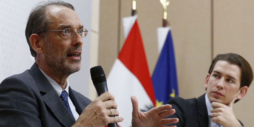 Hükümeti kurdular ilk hedefleri başörtüyü yasaklamak