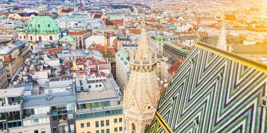 Avusturya'da cami cemaatini azaltan korkunç gerçek!