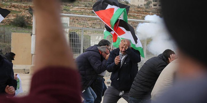 İsrail askerleri Filistinlilere gerçek mermi ile müdahale etti