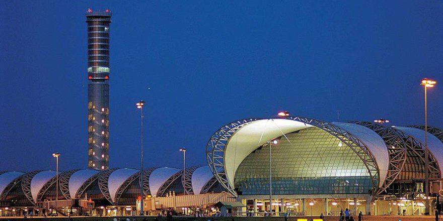 Zimbabveli ailenin yaşadıkları 'Terminal' filmini aratmıyor