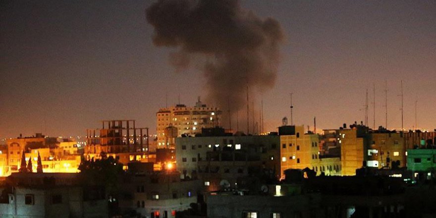 ‪İsrail ordusu Gazze'yi vurdu‬