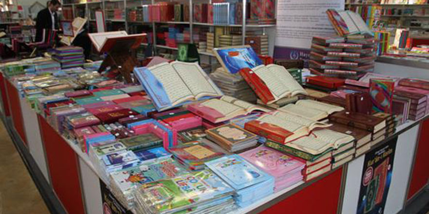 Türkiye'den Almanya'ya 5 tır dolusu kitap gitti