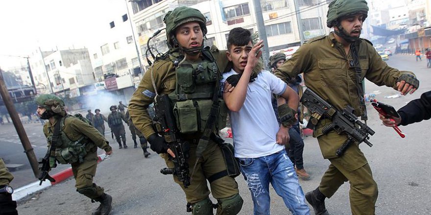 İsrail 2017'de 6 bin 742 Filistinliyi gözaltına aldı