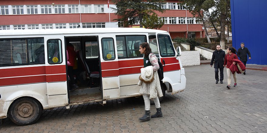 Mangal kömürü işçilerinin çocukları okula kazandırıldı
