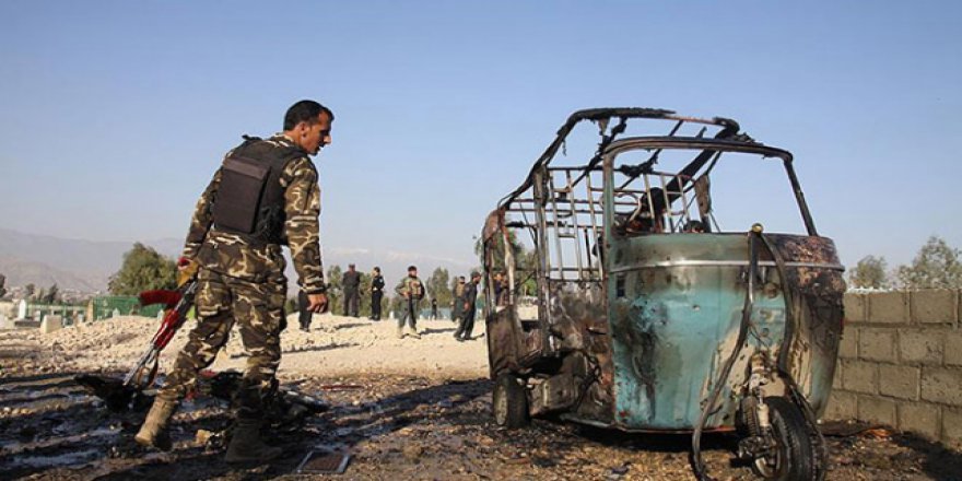 Afganistan'da cenaze töreninde intihar saldırısı