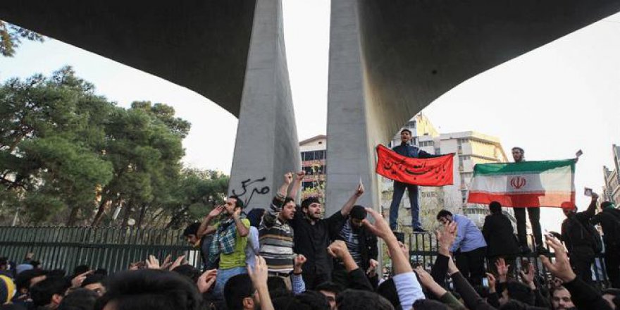 Göstericiler, İran'ın Orta Doğu siyasetini eleştiriyor