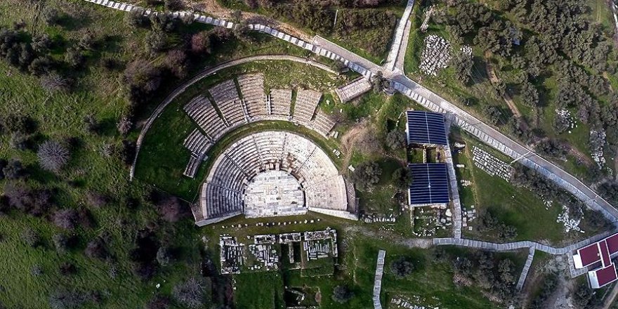 İzmir'de 2 bin yıllık 'oda mezarlar' bulundu
