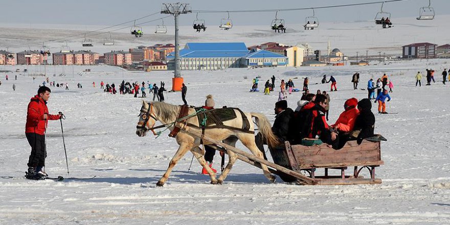 Kars'ta atlı kızaklar sezonu açtı
