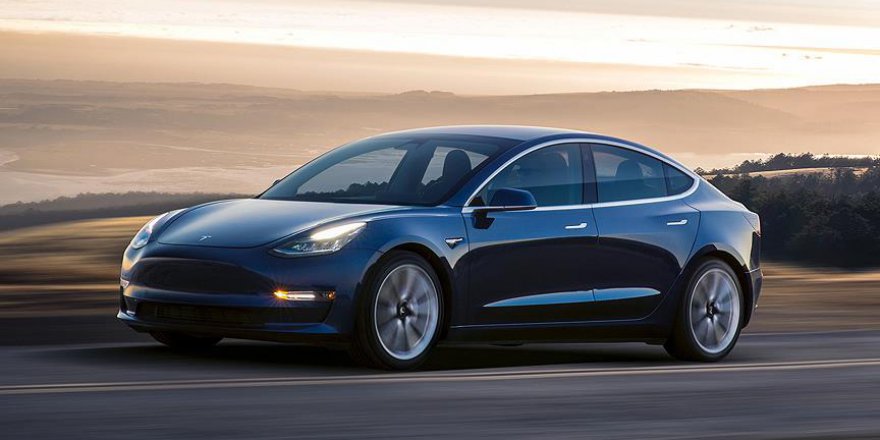 Tesla Model 3 ile Amerika'daki en hızlı yolculuğu yaptılar