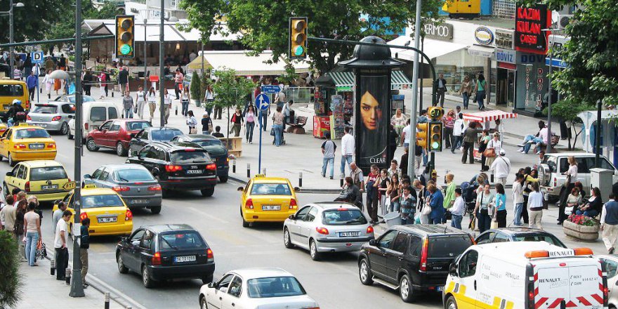 Bağdat Caddesi eski günlerini arıyor