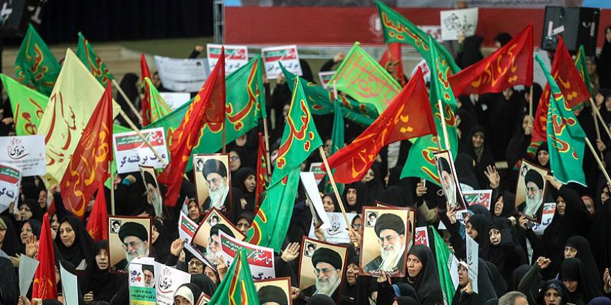 İran'da rejim yanlılarının destek gösterileri devam ediyor