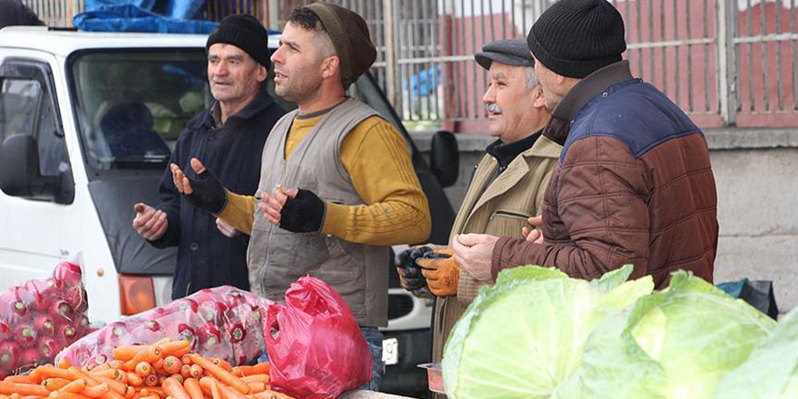 Belediye hoparlöründen dua duyulmadan alışveriş başlamıyor