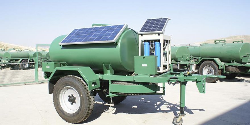 Afrika'daki kabilelere güneş enerjili su arıtma cihazı