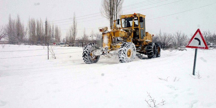 99 yerleşim birimi kar ve tipiden ulaşıma kapandı
