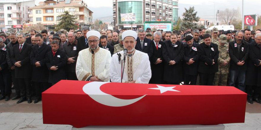 Silahının ateş almasıyla şehit olan asker son yolculuğuna uğurlandı
