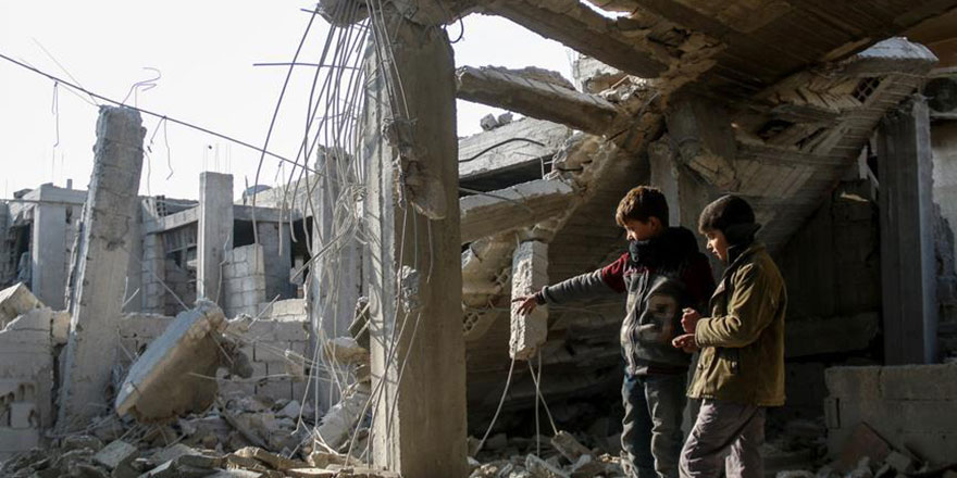 Esed rejimi Doğu Guta'yı bombalamaya devam ediyor: 13 sivil öldü