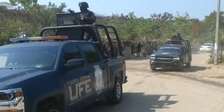 Meksika'da eyalet polisinden yerel polis gücüne baskın
