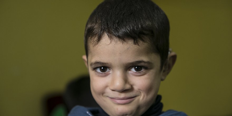 Suriyeli Taha işitme cihazına kavuştu
