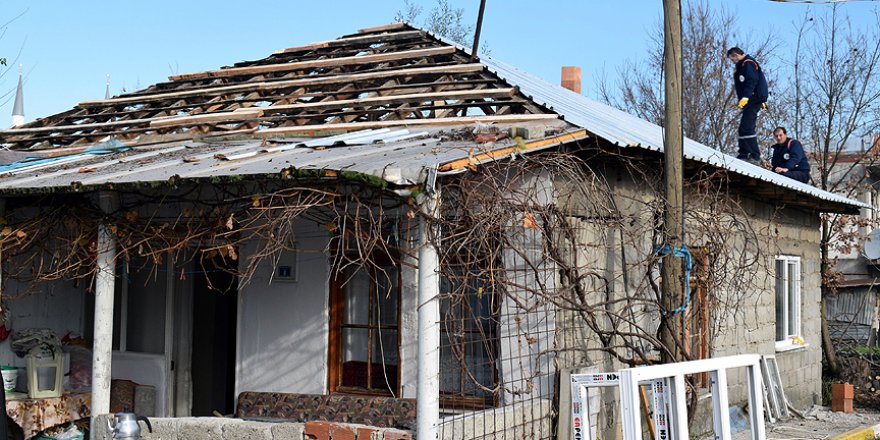 'Alo Evlat Hattı' ekibi yaşlı kadının evini yeniledi