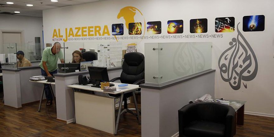 Yemenli Gazetecilerden Al Jazeera ofisinin kapatılmasına tepki