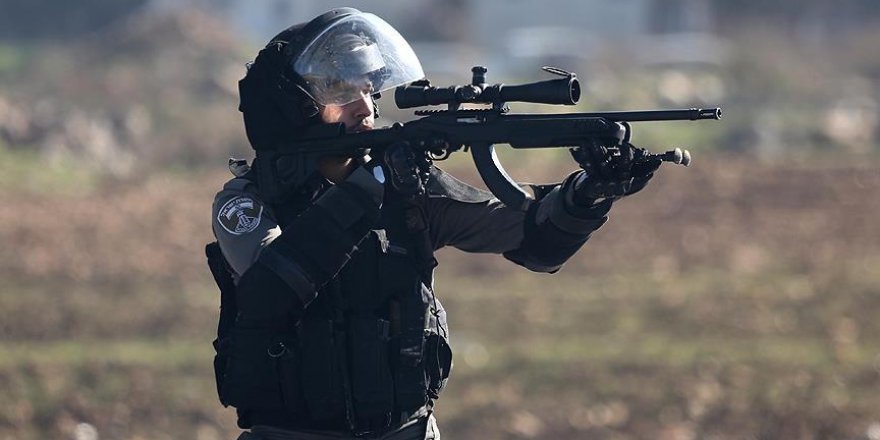 İsrail askerleri 1 Filistinliyi yaraladı 1 Filistinliyi gözaltına aldı
